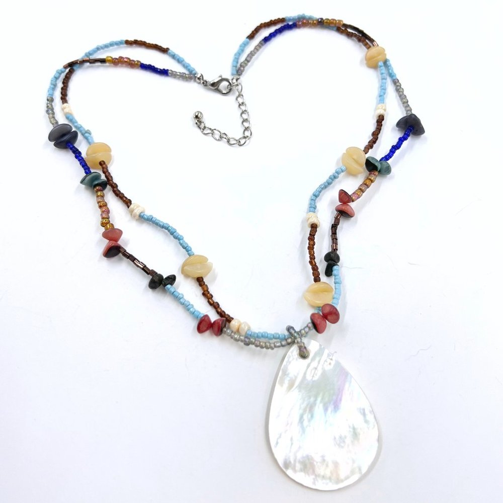 NWOT – Mother of Pearl Teardrop Pendant Seed Bead 16” Silver Tone Necklace